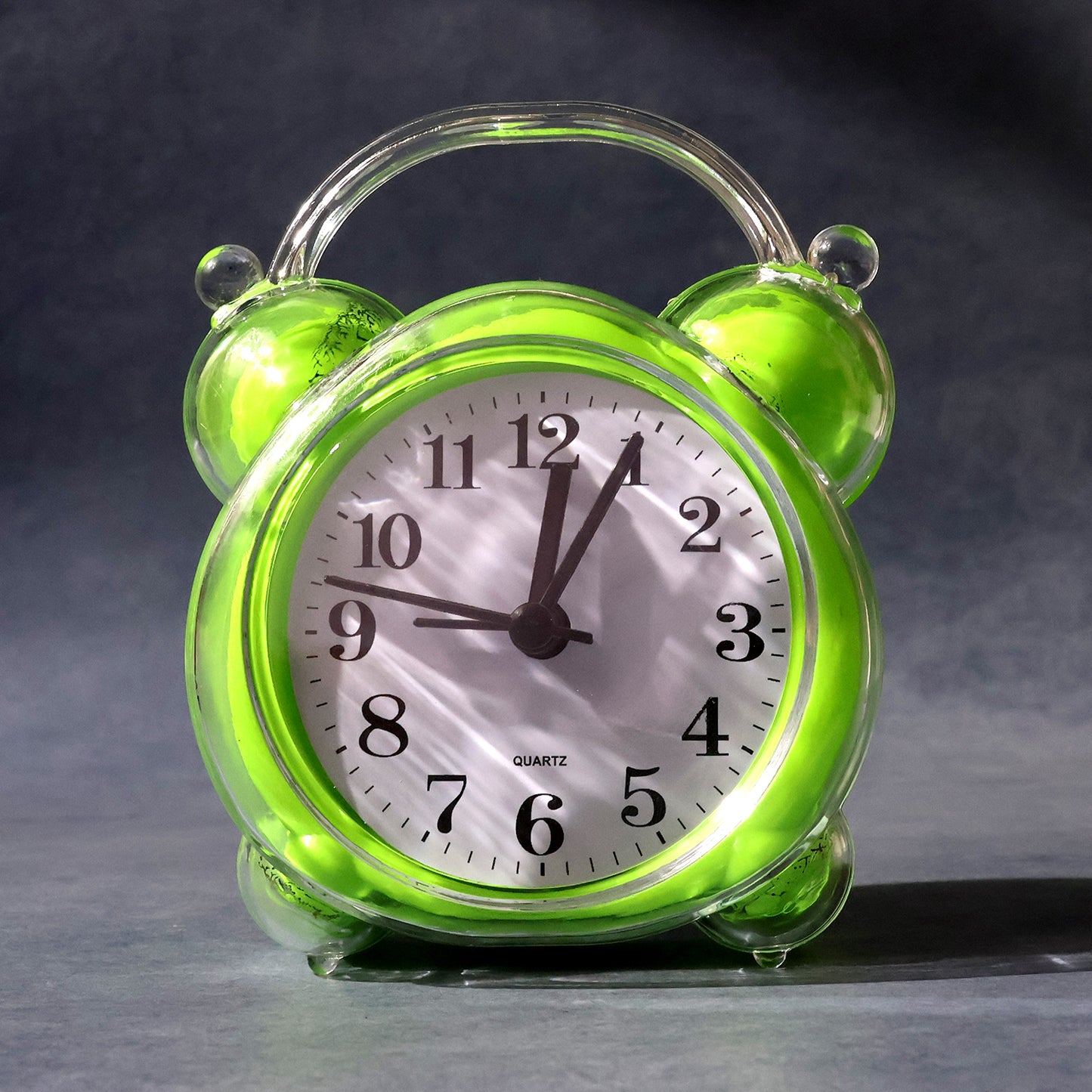 Classic Quartz Alarm Clock (1 Pc)